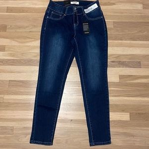White Mark 14R Super Stretch NWT Style 526 Dark Blue